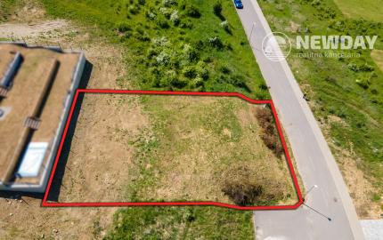 NA PREDAJ stavebný pozemok pre rodinný dom (komplet inžinierske siete) - Nová Dubnica, Medové lúky, Hrušková ulica - 720 m2