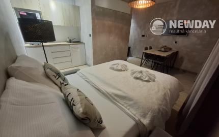 NEWDAY | NA PREDAJ 2-izbový apartmán + KK (39,3 m2) + lodžia 8,9 m2 | Jánsky rezort - Liptovský Ján