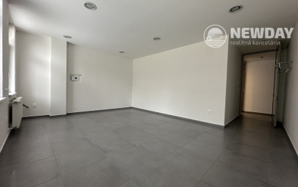 NA PRENÁJOM ZREKONŠTRUOVANÝ obchodný priestor pre kanceláriu či malú prevádzku, Nová Dubnica - 29 m2