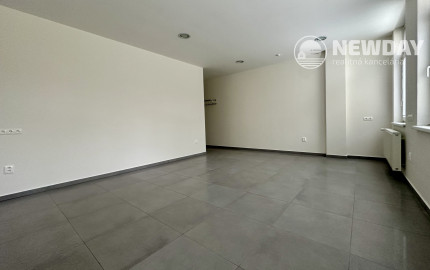 NA PRENÁJOM ZREKONŠTRUOVANÝ obchodný priestor pre kanceláriu či malú prevádzku, Nová Dubnica - 29 m2