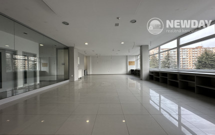 NA PRENÁJOM ZREKONŠTRUOVANÝ obchodný priestor pre kancelárie či prevádzku, Nová Dubnica - 124-150 m2