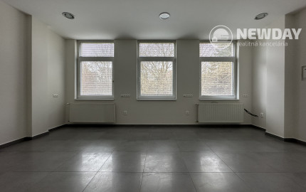 NA PRENÁJOM ZREKONŠTRUOVANÝ obchodný priestor pre kanceláriu či malú prevádzku, Nová Dubnica - 29 m2