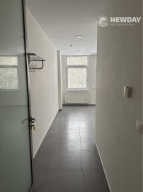 NA PRENÁJOM ZREKONŠTRUOVANÝ obchodný priestor pre kanceláriu či malú prevádzku, Nová Dubnica - 29 m2