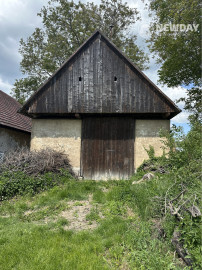 NA PREDAJ 4-izbový rodinný dom - chalupa v Lubine na pozemku (489 m2) + orná pôda a záhrada (2359 m2)