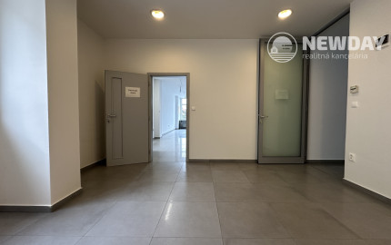 NA PRENÁJOM ZREKONŠTRUOVANÝ obchodný priestor pre kancelárie či prevádzku, Nová Dubnica - 124-150 m2