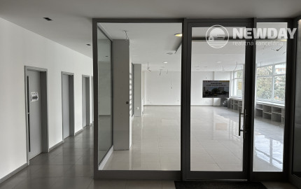 NA PRENÁJOM ZREKONŠTRUOVANÝ obchodný priestor pre kancelárie či prevádzku, Nová Dubnica - 124-150 m2