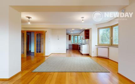 NA PREDAJ 25-ročný 6-izbový rodinný dom, Pod sadom, Žilina (Závodie) - plocha 355 m2, pozemok 963 m2