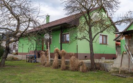 NA PREDAJ zrekonštruovaný rodinný dom - na pozemku možná stavba ďalšieho RD - Borčice