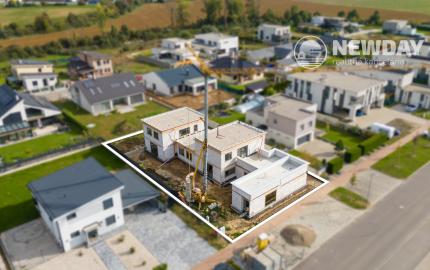 NA PREDAJ 5-izbový poschodový byt + KK + záhrada + pivnica + 2 park. miesta, Dubová ul. - N. Dubnica