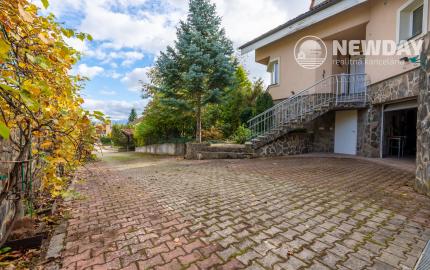 NA PREDAJ 25-ročný 6-izbový rodinný dom, Pod sadom, Žilina (Závodie) - plocha 355 m2, pozemok 963 m2