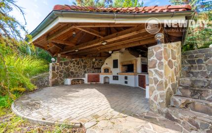 NA PREDAJ 25-ročný 6-izbový rodinný dom, Pod sadom, Žilina (Závodie) - plocha 355 m2, pozemok 963 m2