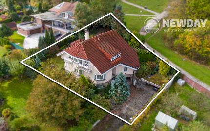 NA PREDAJ 25-ročný 6-izbový rodinný dom, Pod sadom, Žilina (Závodie) - plocha 355 m2, pozemok 963 m2