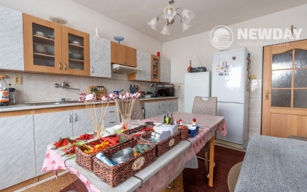 NEWDAY | NA PREDAJ priestranný 5-izbový podpivničený rodinný dom | 265 m2 úžitková plocha | 409 m2 pozemok | A. Sládkoviča - Nová Dubnica