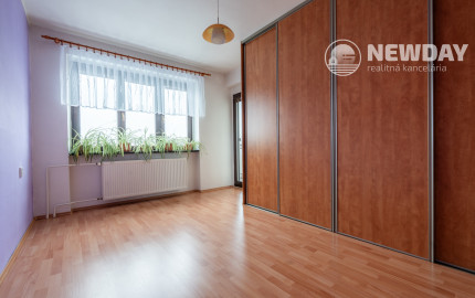 NEWDAY | NA PREDAJ priestranný 5-izbový podpivničený rodinný dom | 265 m2 úžitková plocha | 409 m2 pozemok | A. Sládkoviča - Nová Dubnica