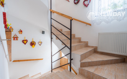 NEWDAY | NA PREDAJ priestranný 5-izbový podpivničený rodinný dom | 265 m2 úžitková plocha | 409 m2 pozemok | A. Sládkoviča - Nová Dubnica