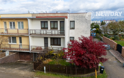 NEWDAY | NA PREDAJ priestranný 5-izbový podpivničený rodinný dom | 265 m2 úžitková plocha | 409 m2 pozemok | A. Sládkoviča - Nová Dubnica