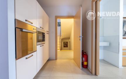 NEWDAY | NA PRENÁJOM rodinný dom na podnikanie | 117 m2 kancelárie, 29 m2 sklad | 505 m2 pozemok | Bezručova - Trenčín