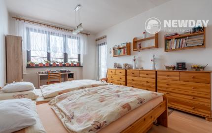 NEWDAY | NA PREDAJ priestranný 5-izbový podpivničený rodinný dom | 265 m2 úžitková plocha | 409 m2 pozemok | A. Sládkoviča - Nová Dubnica