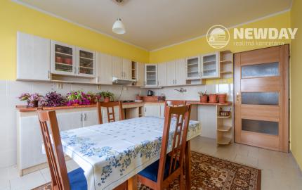 NEWDAY | NA PREDAJ priestranný 5-izbový podpivničený rodinný dom | 265 m2 úžitková plocha | 409 m2 pozemok | A. Sládkoviča - Nová Dubnica