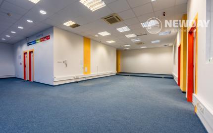NEWDAY | NA PRENÁJOM kancelárske priestory na prízemí (samostatný vstup) |  208 m2 | bývalá budova Honeywellu | industriálny park na Nitrianskej ceste - Partizánske