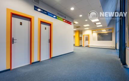 NEWDAY | NA PRENÁJOM kancelárske priestory na prízemí (samostatný vstup) |  208 m2 | bývalá budova Honeywellu | industriálny park na Nitrianskej ceste - Partizánske