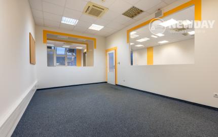 NEWDAY | NA PRENÁJOM kancelárske priestory na prízemí (samostatný vstup) |  208 m2 | bývalá budova Honeywellu | industriálny park na Nitrianskej ceste - Partizánske