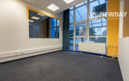 NEWDAY | NA PRENÁJOM kancelárske priestory na prízemí (samostatný vstup) |  208 m2 | bývalá budova Honeywellu | industriálny park na Nitrianskej ceste - Partizánske