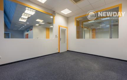 NEWDAY | NA PRENÁJOM kancelárske priestory na prízemí (samostatný vstup) |  208 m2 | bývalá budova Honeywellu | industriálny park na Nitrianskej ceste - Partizánske