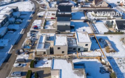 NA PREDAJ 5-izbový poschodový byt + KK + záhrada + pivnica + 2 park. miesta, Dubová ul. - N. Dubnica