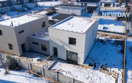 NA PREDAJ 5-izbový poschodový byt + KK + záhrada + pivnica + 2 park. miesta, Dubová ul. - N. Dubnica