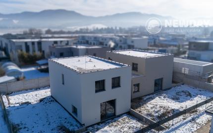 NA PREDAJ 5-izbový poschodový byt + KK + záhrada + pivnica + 2 park. miesta, Dubová ul. - N. Dubnica