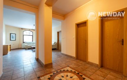 NEWDAY | NA PREDAJ 25-ročný rodinný dom s 2 bytovými jednotkami | 358 m2 úžitková plocha | 420 m2 pozemok | Partizánska - Trenčianske Teplice