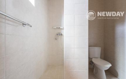 NEWDAY | NA PREDAJ 25-ročný rodinný dom s 2 bytovými jednotkami | 358 m2 úžitková plocha | 420 m2 pozemok | Partizánska - Trenčianske Teplice