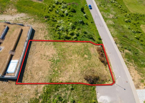 NA PREDAJ stavebný pozemok pre rodinný dom (komplet inžinierske siete) - Nová Dubnica, Medové lúky, Hrušková ulica - 720 m2