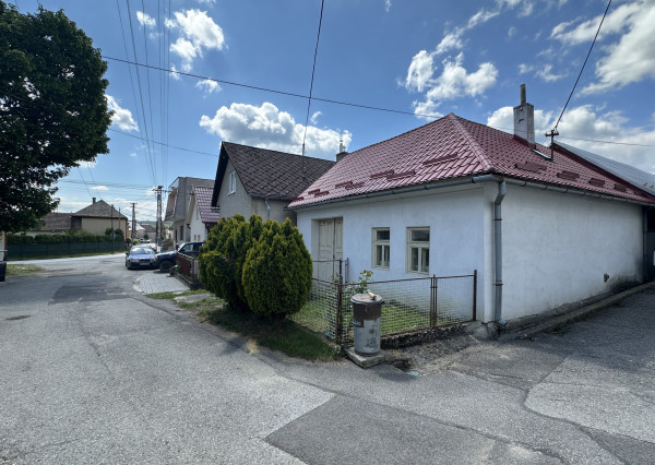 NA PREDAJ 4-izbový rodinný dom - chalupa v Lubine na pozemku (489 m2) + orná pôda a záhrada (2359 m2)