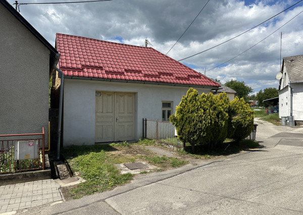 NA PREDAJ 4-izbový rodinný dom - chalupa v Lubine na pozemku (489 m2) + orná pôda a záhrada (2359 m2)