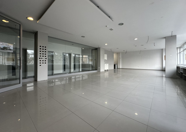 NA PRENÁJOM ZREKONŠTRUOVANÝ obchodný priestor pre kancelárie či prevádzku, Nová Dubnica - 124-150 m2