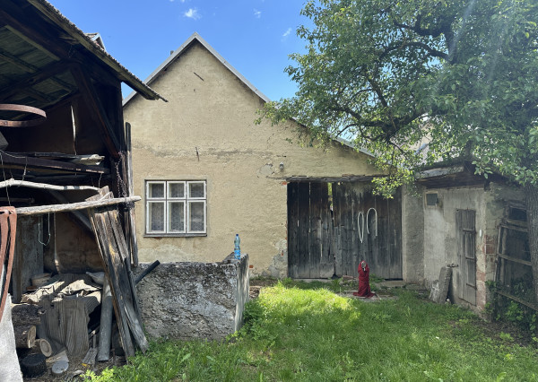 NA PREDAJ 4-izbový rodinný dom - chalupa v Lubine na pozemku (489 m2) + orná pôda a záhrada (2359 m2)