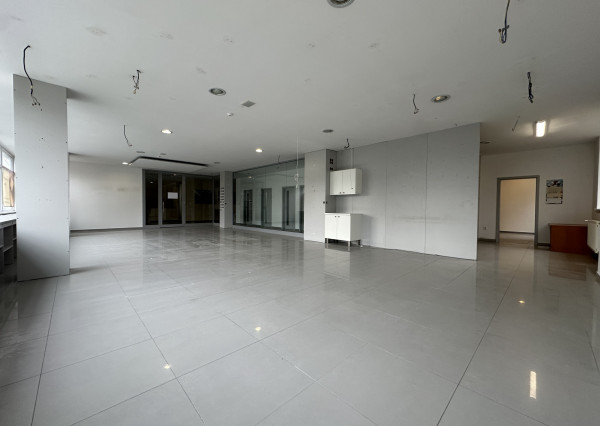 NA PRENÁJOM ZREKONŠTRUOVANÝ obchodný priestor pre kancelárie či prevádzku, Nová Dubnica - 124-150 m2