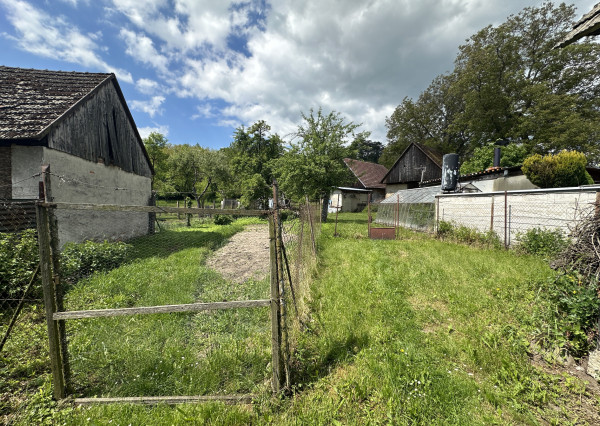 NA PREDAJ 4-izbový rodinný dom - chalupa v Lubine na pozemku (489 m2) + orná pôda a záhrada (2359 m2)