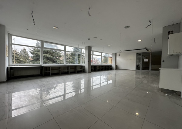 NA PRENÁJOM ZREKONŠTRUOVANÝ obchodný priestor pre kancelárie či prevádzku, Nová Dubnica - 124-150 m2