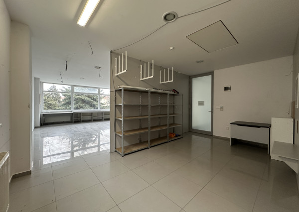 NA PRENÁJOM ZREKONŠTRUOVANÝ obchodný priestor pre kancelárie či prevádzku, Nová Dubnica - 124-150 m2