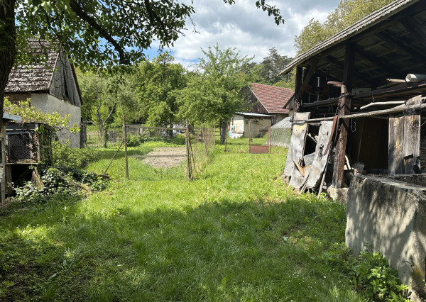 NA PREDAJ 4-izbový rodinný dom - chalupa v Lubine na pozemku (489 m2) + orná pôda a záhrada (2359 m2)