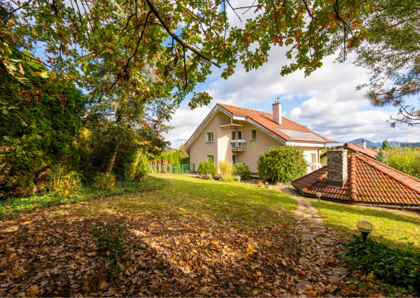 NA PREDAJ 25-ročný 6-izbový rodinný dom, Pod sadom, Žilina (Závodie) - plocha 355 m2, pozemok 963 m2