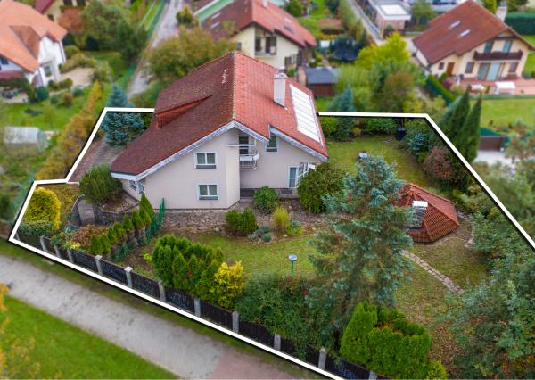 NA PREDAJ 25-ročný 6-izbový rodinný dom, Pod sadom, Žilina (Závodie) - plocha 355 m2, pozemok 963 m2