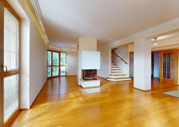 NA PREDAJ 25-ročný 6-izbový rodinný dom, Pod sadom, Žilina (Závodie) - plocha 355 m2, pozemok 963 m2