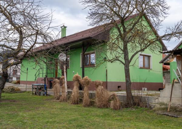 NA PREDAJ zrekonštruovaný rodinný dom - na pozemku možná stavba ďalšieho RD - Borčice