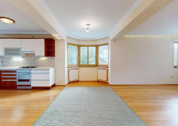 NA PREDAJ 25-ročný 6-izbový rodinný dom, Pod sadom, Žilina (Závodie) - plocha 355 m2, pozemok 963 m2