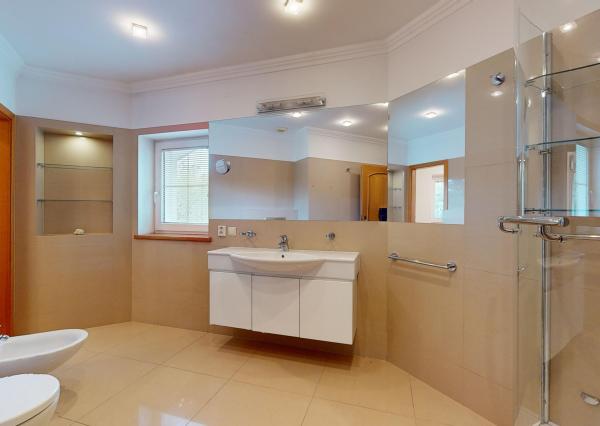 NA PREDAJ 25-ročný 6-izbový rodinný dom, Pod sadom, Žilina (Závodie) - plocha 355 m2, pozemok 963 m2