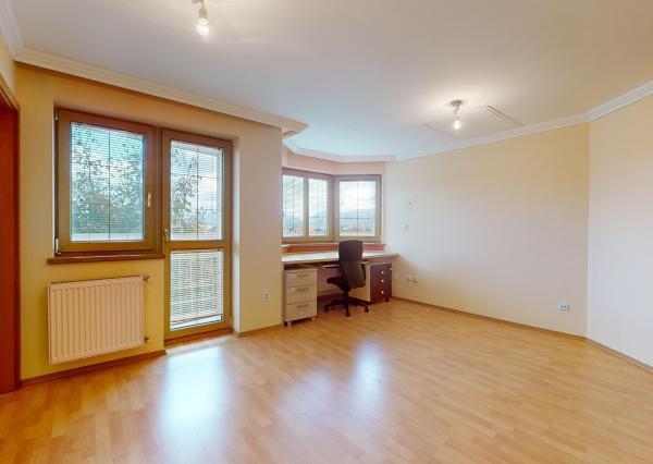 NA PREDAJ 25-ročný 6-izbový rodinný dom, Pod sadom, Žilina (Závodie) - plocha 355 m2, pozemok 963 m2